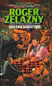 Portada del libro. Se ve a un hombre jugando al ajedrez con un unicornio. Están rodeados de otros animales.