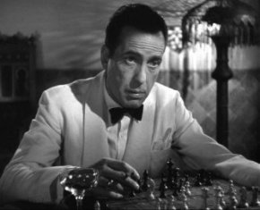 Bogart ante el tablero en Casablanca