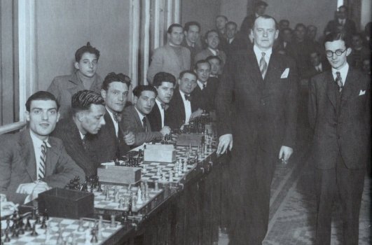 Alekhine y Rey Ardid antes de dar comienzo las simultáneas