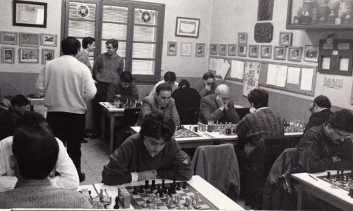 Sala del Club de ajedrez de Sant Andreu albergando un encuentro por equipos.