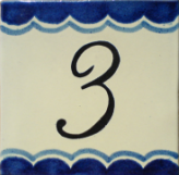 Azulejo con el número 3