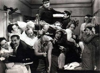 13 personas en camarote diminuto... una de las escenas ms disparatadas de la historia del cine