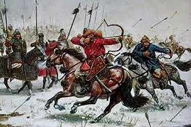 Soldados mongoles a caballo lanzando flechas mientras se repliegan. Tpica tctica que utilizaban y les haca muy peligrosos.