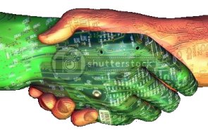 Choque de manos entre una mano ciberntica de color verde y una mano humana