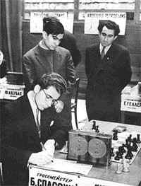 Spassky y Tahl, muy jvenes, junto a Petrosian