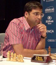 Vishy Anand concentrado antes del comienzo de una partida