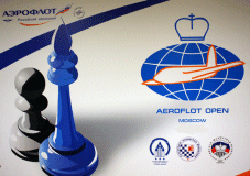 Logo del torneo. Se ve el avin de Aeroflot, un alfil de color azul y un pen negro