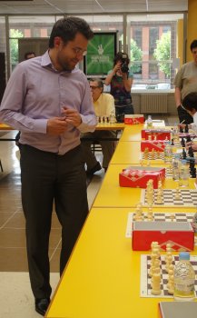 Aronian comenzando las simultáneas