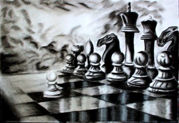 Dibujo de un tablero de ajedrez con sus piezas, en blanco y negro y con unas nubes de fondo